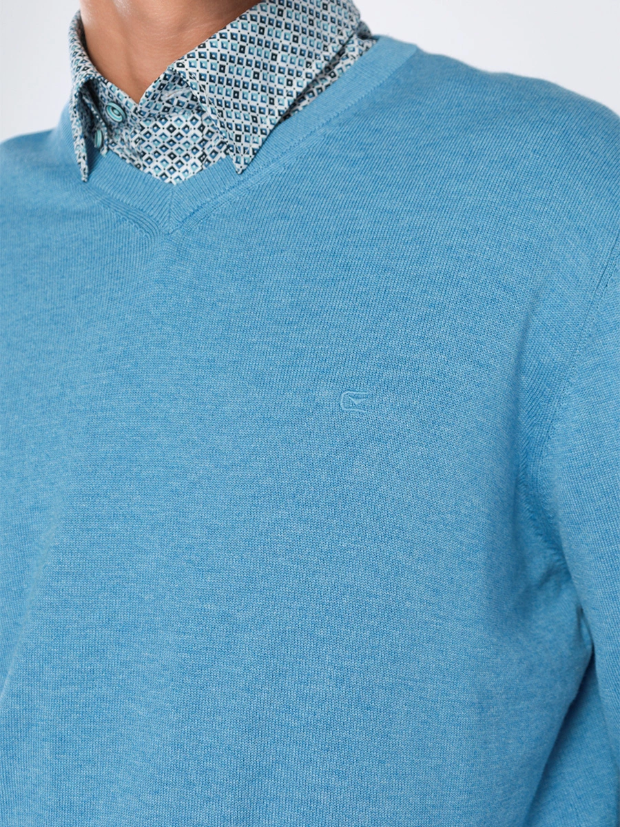Пуловер хлопковый голубого цвета